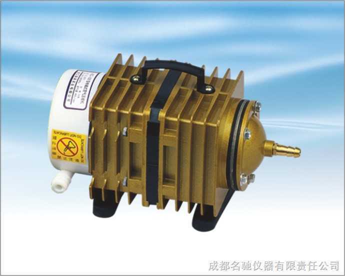 产品名称:电磁式振动空气泵 产品型号:ACO-005 商品简介: 产品名称: ACO-005电磁式振动空气泵 产品特性: 采用电磁式电机,活塞直线往复运动产 生压缩气体,排气量大;无油润滑设计,压缩空气更纯 净;汽缸 活塞采用SF-1新型耐磨材料,使用寿命长; 机壳采用优质ZL102铝合金制成,配合流线形的设计, 散热效果更佳;表面磷化处理,静电喷涂,色泽均匀, 附着力更强; 产品规格: 适用于水产培苗养殖及酒店 餐馆蓄养鲜活水产品的 加气增氧 市场鲜活摊点 养制作 新型液化气等行业 等,也可作为食品机械