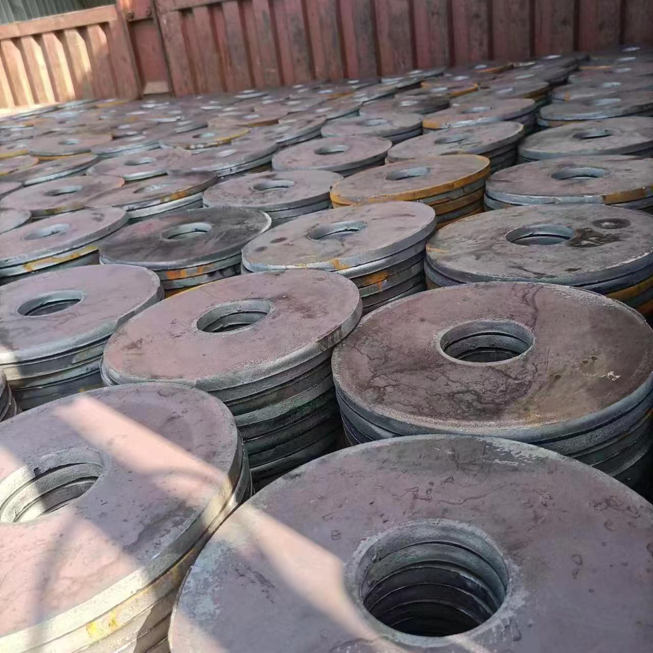 碳钢法兰毛坯冲压操作方法