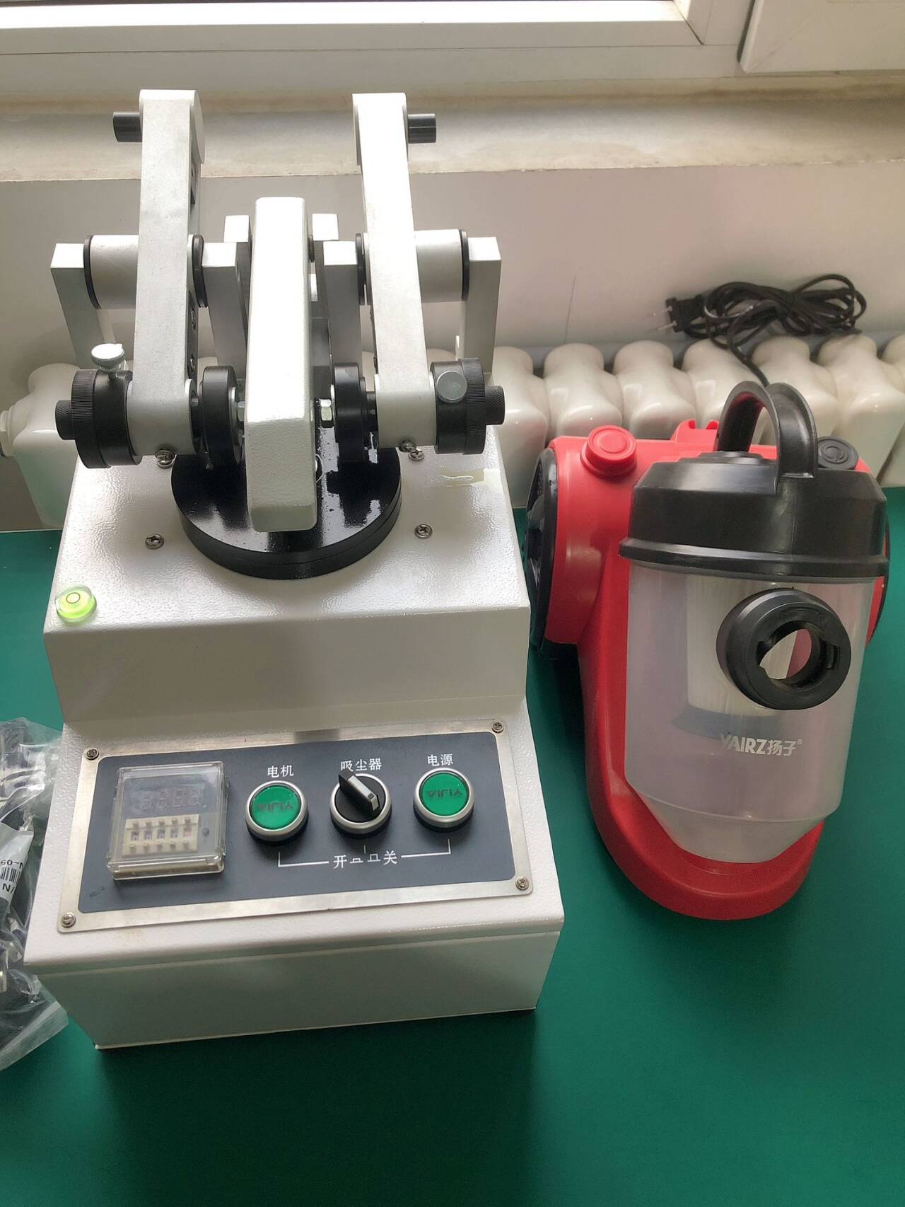 测试人造板、木地板表面耐磨损性能的方法