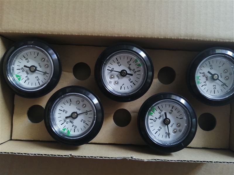 從五大核心部件解析SMC壓力表的技術特點