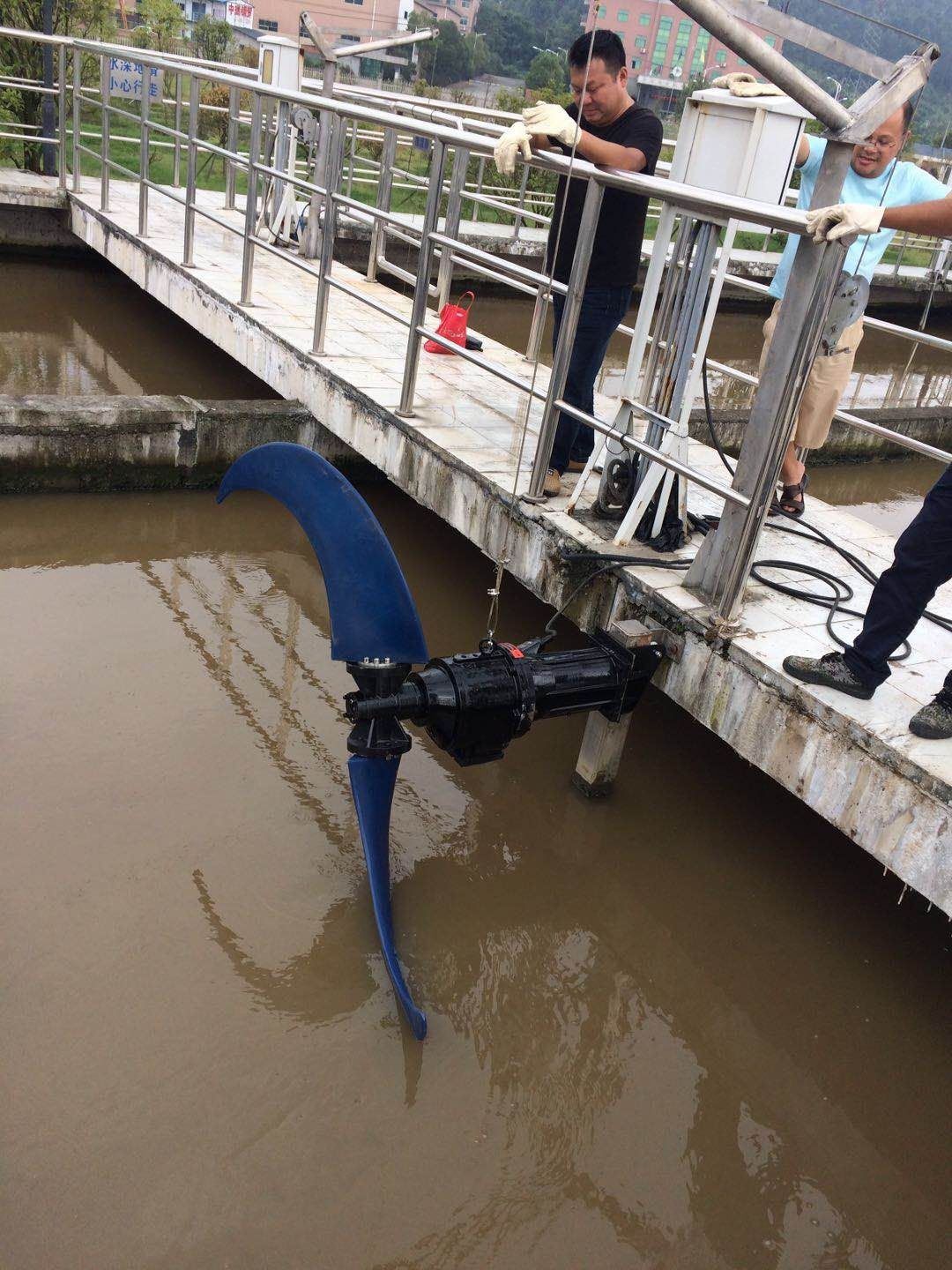 潜水推流器自耦安装